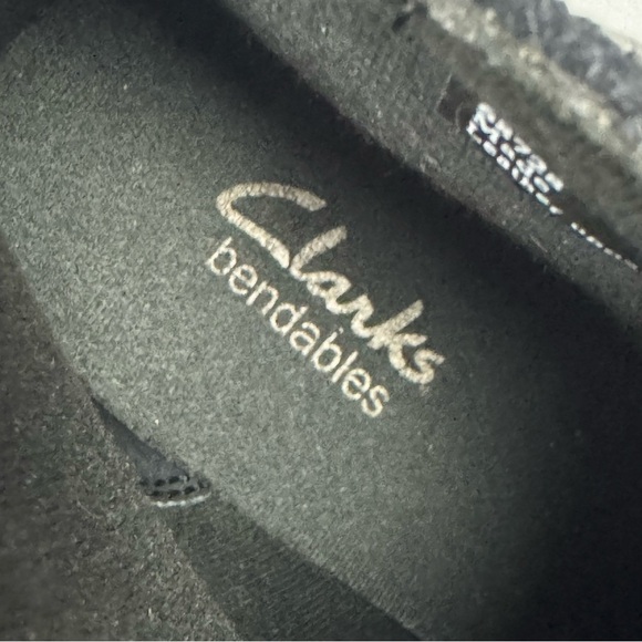 Clarks Bendables Black Leather Suede Round Toe Heeled Ankle Boots Minimalist - Picture 8 of 8